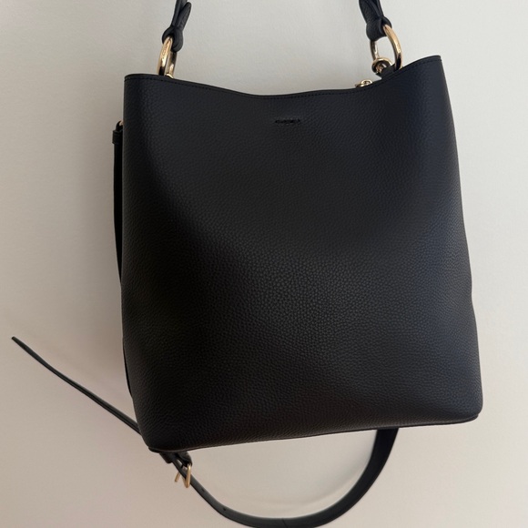 Coach Town Bucket Bag Black Leather Gold Crossbody Tote Code H208-91122 - Picture 5 of 17